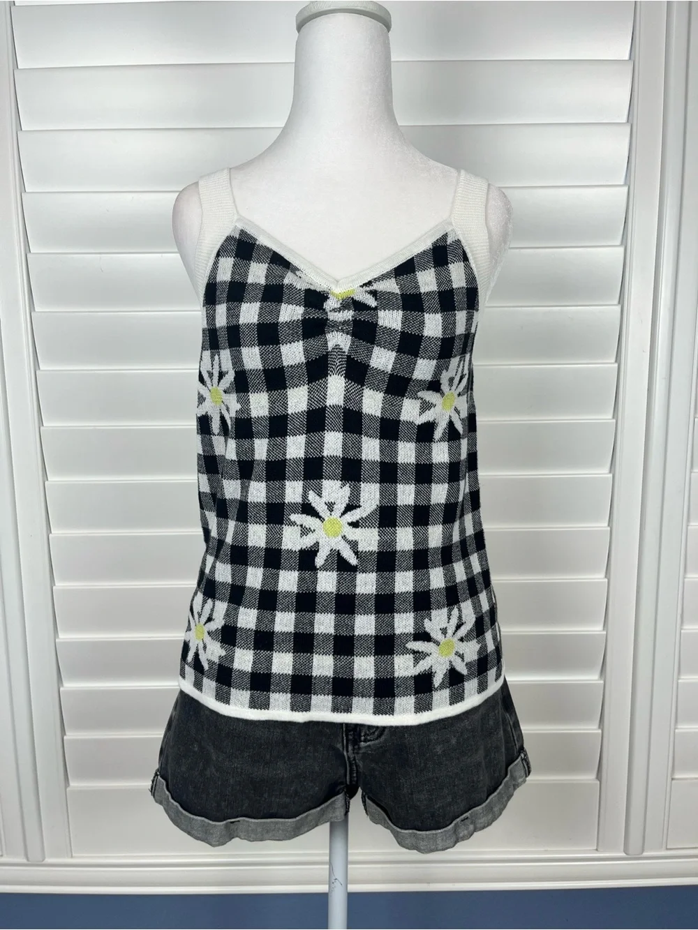 Cato Black & White Gingham Daisy Knit Tank Top Medium